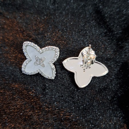 Pendientes Flor Blanca Plateados Fantasía