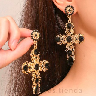 Pendientes Cruz Adornos en Negro en modelo