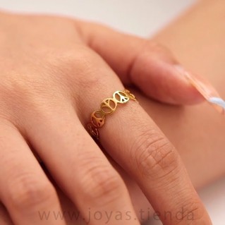 Anillo Símbolo Paz Entrelazado en dedo índice
