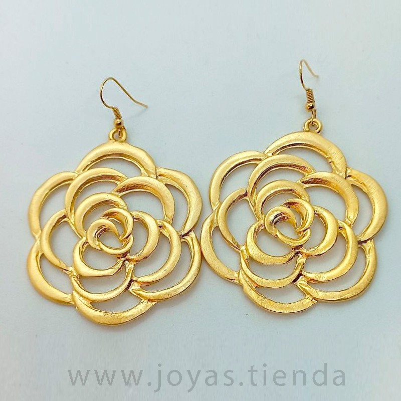 Pendientes Color Oro forma de Rosa