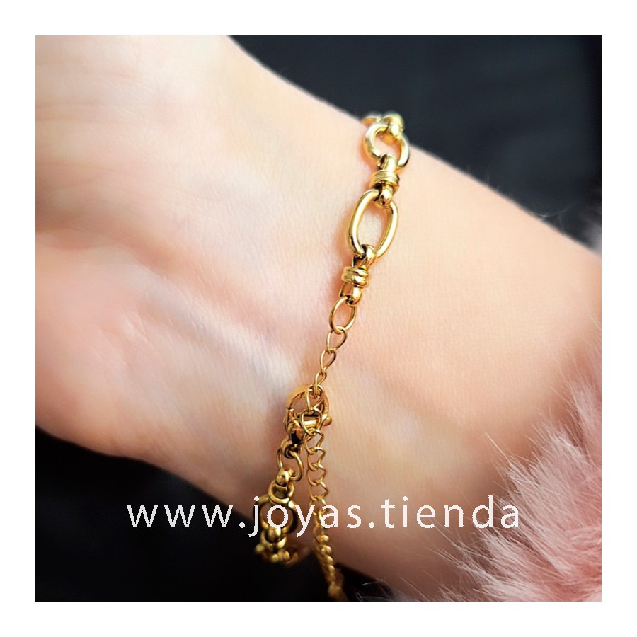 Pulsera de Cadena Eslabones Dorada 6 mm en modelo posterior Pulsera de Cadena Eslabones Dorada 6 mm en modelo posterior